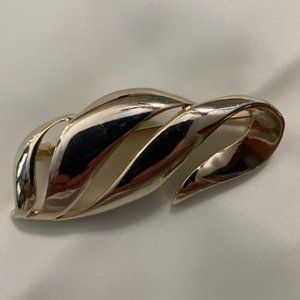 Swirl M Gent Brooch